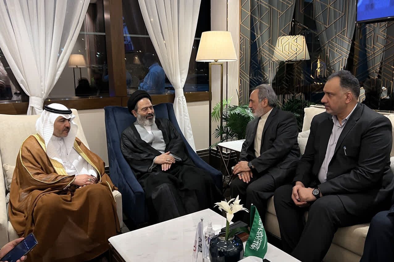  استقبال سعودی‌ها از مسئولین سازمان حج در مدینه 