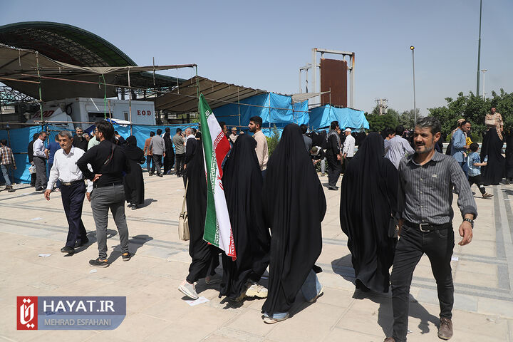 حضور پرشور مردم در مراسم سی و چهارمین سالگرد ارتحال امام خمینی (ره)