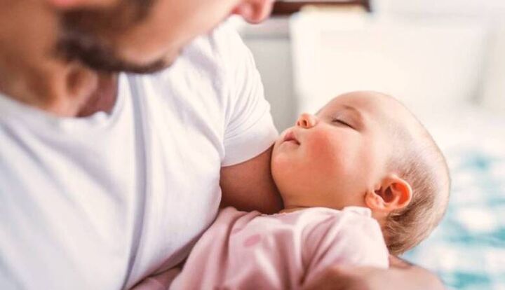 پدران نیز به افسردگی پس از زایمان مبتلا می شوند پدران نیز به افسردگی پس از زایمان مبتلا می شوند