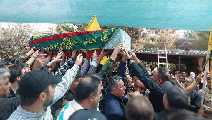 مراسم تشییع پیکر شهید ۱۶ ساله فاطمیون برگزار شد  مراسم تشییع پیکر شهید ۱۶ ساله فاطمیون برگزار شد