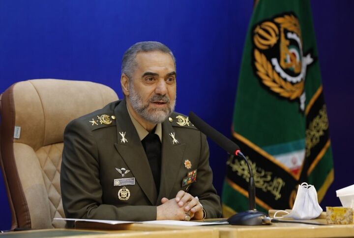 وزیر دفاع خبر داد؛ افزایش ۳ برابری صادرات دفاعی در سال ۱۴۰۱
وزیر دفاع خبر داد؛ افزایش ۳ برابری صادرات دفاعی در سال ۱۴۰۱