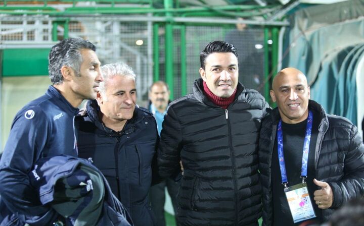 معرفی چهار گزینه داخلی و یک گزینه خارجی نیمکت استقلال معرفی چهار گزینه داخلی و یک گزینه خارجی نیمکت استقلال