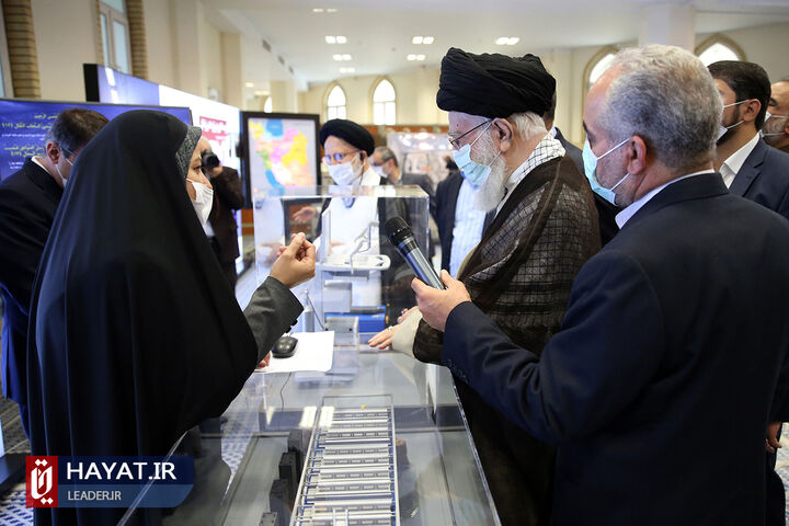 بازدید رهبر معظم انقلاب از نمایشگاه دستاوردهای صنعت هسته‌ای کشور