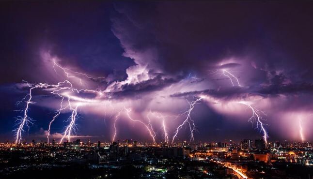 ادامه رگبار و رعدوبرق در برخی از نقاط کشور ادامه رگبار و رعدوبرق در برخی از نقاط کشور