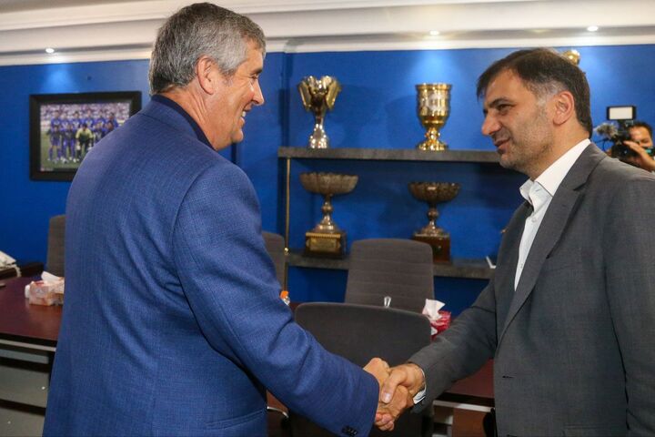 نشست خبری لوپز در باشگاه استقلال: امکانش باشد همکاری میکنیم! نشست خبری لوپز در باشگاه استقلال: امکانش باشد همکاری میکنیم!