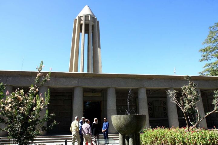 نخستین بزرگراه فرهنگی کشور به آرامگاه بوعلی سینا همدان می‌رسد