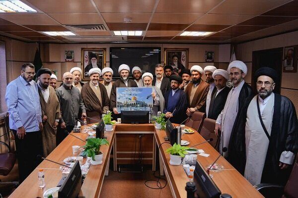 برای ترویج خوبیها باید روحانیون مجاهد پیشقراول دیگران باشند
 برای ترویج خوبیها باید روحانیون مجاهد پیشقراول دیگران باشند