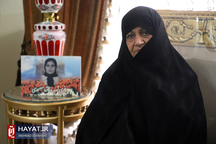 مادر شهیدان فائزه و شهاب منصوری