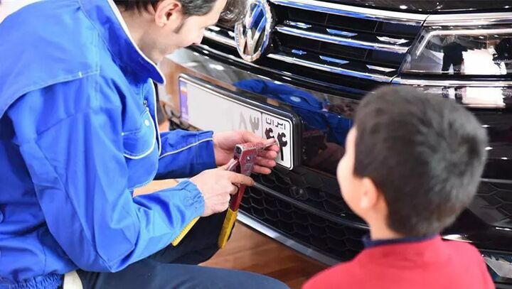 نخستین سری خودروها در سامانه جدید برای شمارهگذاری به پلیس راهور معرفی شد نخستین سری خودروها در سامانه جدید برای شمارهگذاری به پلیس راهور معرفی شد