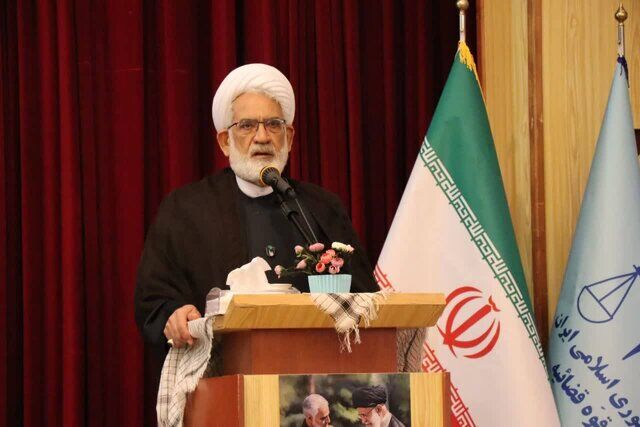 بیشترین وظیفه برقراری قانون بر عهده دادستان است بیشترین وظیفه برقراری قانون بر عهده دادستان است