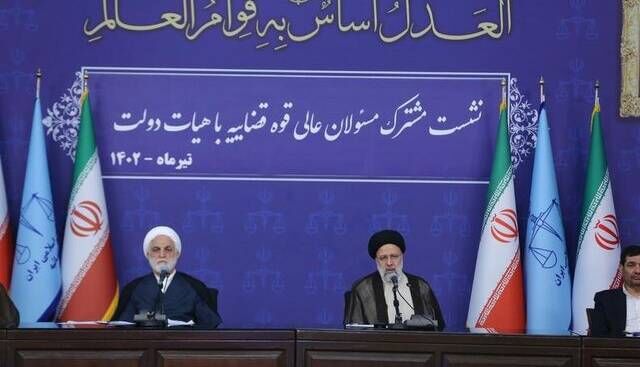 رییس قوه قضاییه: مشکلات دولت را میفهمیم
 رییس قوه قضاییه: مشکلات دولت را میفهمیم