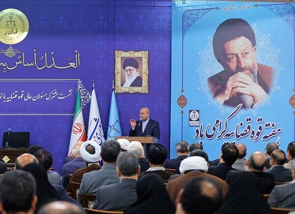 در موضوع حجاب با کسانی که با حکم خدا مقابله کرده و پرده دری کنند باید قاطعانه برخورد شود در موضوع حجاب با کسانی که با حکم خدا مقابله کرده و پرده دری کنند باید قاطعانه برخورد شود