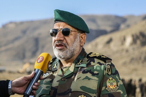 ارتش نگهبان مرزهای غیرت و شرف است/ راه شهیدان را با قدرت ادامه میدهیم ارتش نگهبان مرزهای غیرت و شرف است/ راه شهیدان را با قدرت ادامه میدهیم