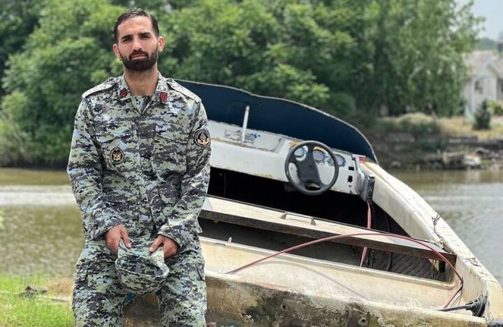 پایان کار کاپیتان ملوان با لباس سربازی پایان کار کاپیتان ملوان با لباس سربازی