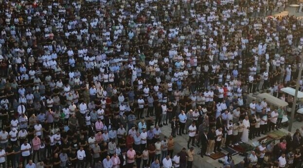 برپایی باشکوه نماز عید قربان در مسجد الاقصی با حضور ۱۰۰ هزار نمازگزار