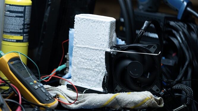 کارت گرافیک RTX 4090 به فرکانس جادویی 4 گیگاهرتز نزدیک شد کارت گرافیک RTX 4090 به فرکانس جادویی 4 گیگاهرتز نزدیک شد