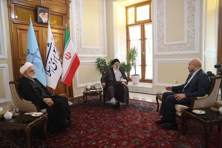 سران قوا بر تدوین قانون جامع در موضوع عفاف و حجاب تاکید کردند سران قوا بر تدوین قانون جامع در موضوع عفاف و حجاب تاکید کردند