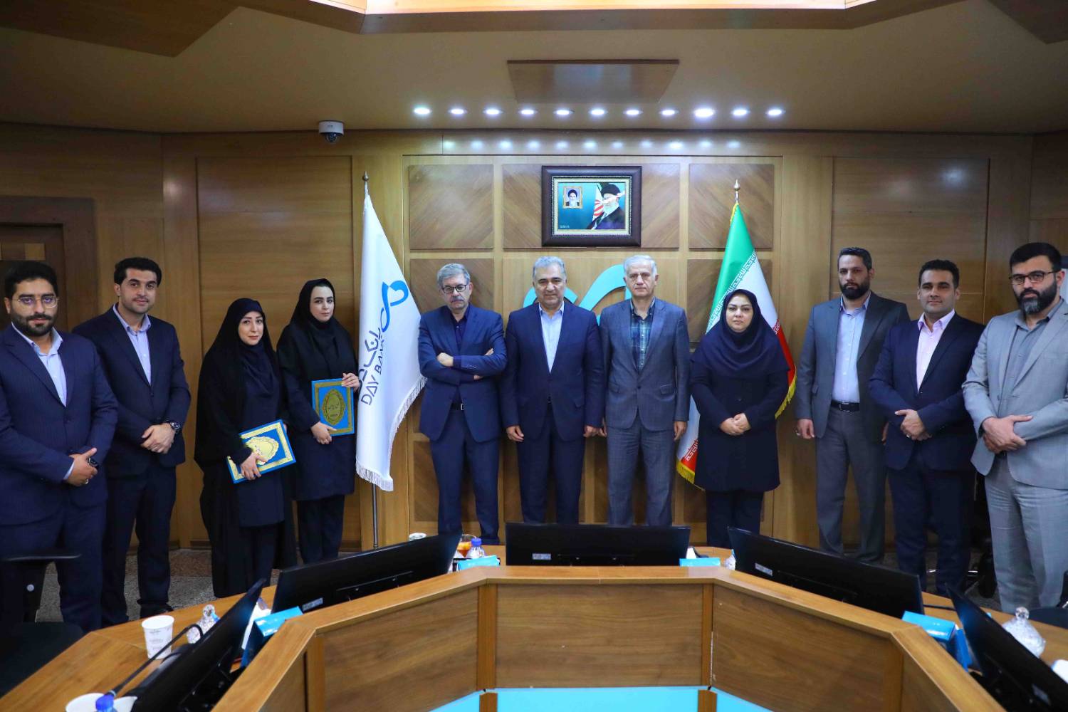 تجلیل مدیرعامل بانک دی از اقدام شایسته کارمند این بانک