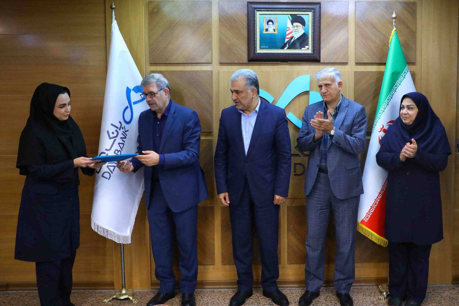 تجلیل مدیرعامل بانک دی از اقدام شایسته کارمند این بانک