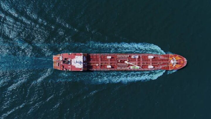 متواری شدن نفتکش با پرچم «باهاما» پس از برخورد با شناور ایرانی