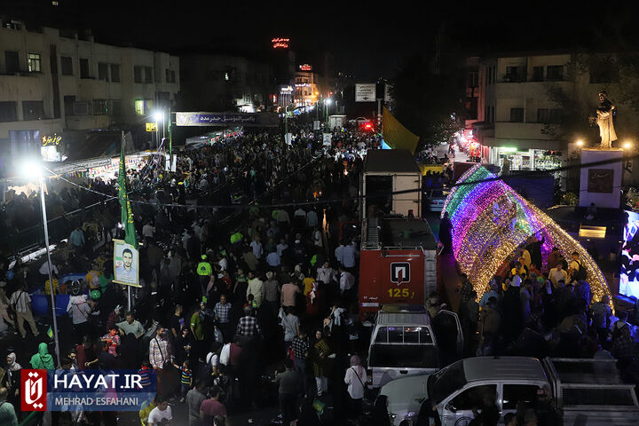 آسمان دارالمومنین تهران در شب عید غدیر نورافشانی می شود آسمان دارالمومنین تهران در شب عید غدیر نورافشانی می شود
