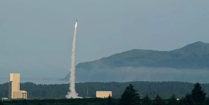 سوئیس و اتریش برای الحاق به «سپر آسمان اروپا» تفاهمنامه امضا کردند سوئیس و اتریش برای الحاق به «سپر آسمان اروپا» تفاهمنامه امضا کردند