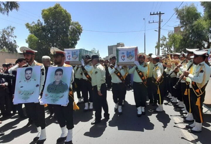 پیکر مطهر ۲ شهید کلانتری ۱۶ زاهدان تشییع شد پیکر مطهر ۲ شهید کلانتری ۱۶ زاهدان تشییع شد