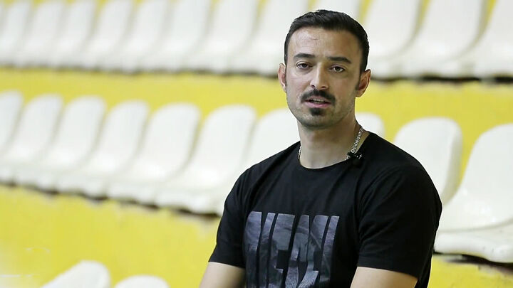 تیم ملی والیبال نباید به یک - دو بازیکن وابسته باشد/ مخالف برکناری بهروز عطایی هستم تیم ملی والیبال نباید به یک - دو بازیکن وابسته باشد/ مخالف برکناری بهروز عطایی هستم