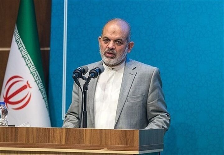 وزیر کشور: اغلب زبالهگردهای کشور، مهاجرین غیرقانونی هستند وزیر کشور: اغلب زبالهگردهای کشور، مهاجرین غیرقانونی هستند