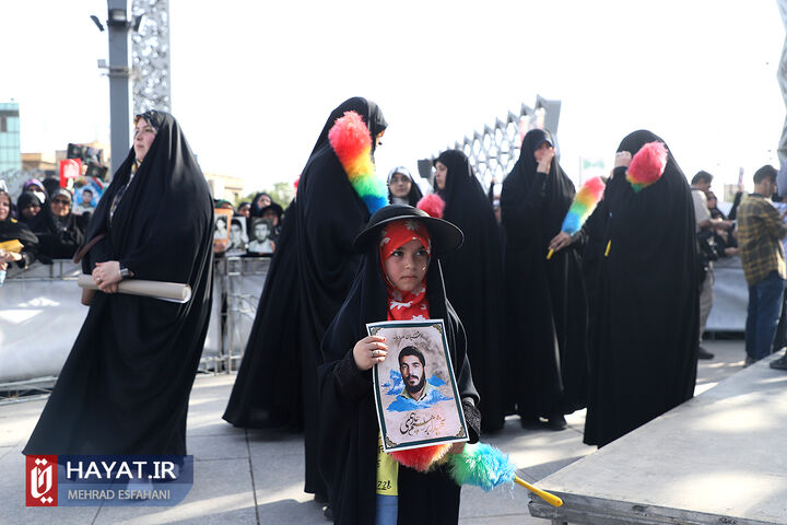 اجتماع بزرگ عفاف و حجاب در میدان امام حسین (ع)