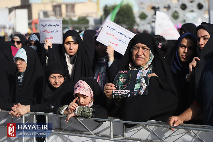 اجتماع بزرگ عفاف و حجاب در میدان امام حسین (ع)