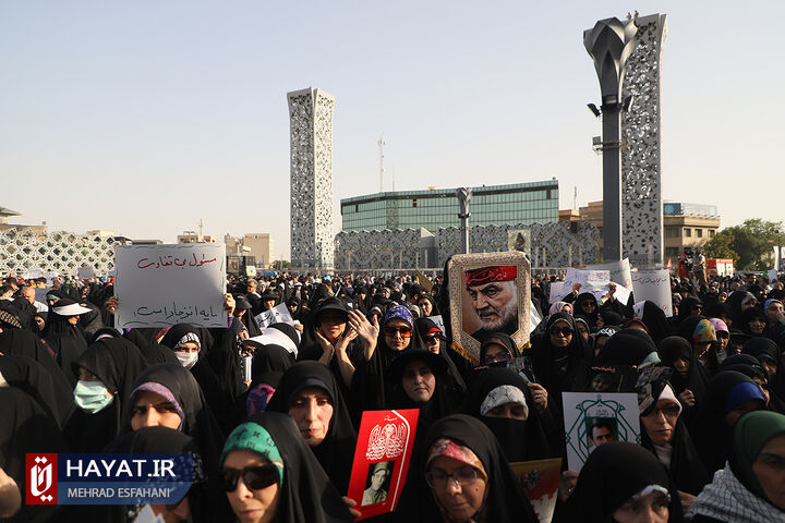 اجتماع بزرگ عفاف و حجاب در میدان امام حسین (ع)