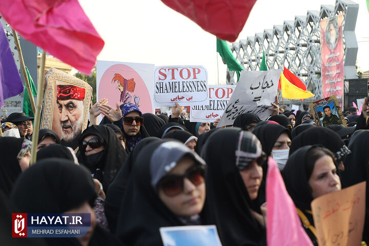 اجتماع بزرگ عفاف و حجاب در میدان امام حسین (ع)