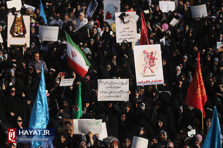 اجتماع بزرگ عفاف و حجاب در میدان امام حسین (ع)