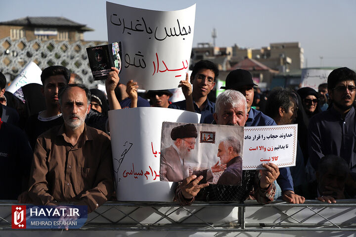 اجتماع بزرگ عفاف و حجاب در میدان امام حسین (ع)