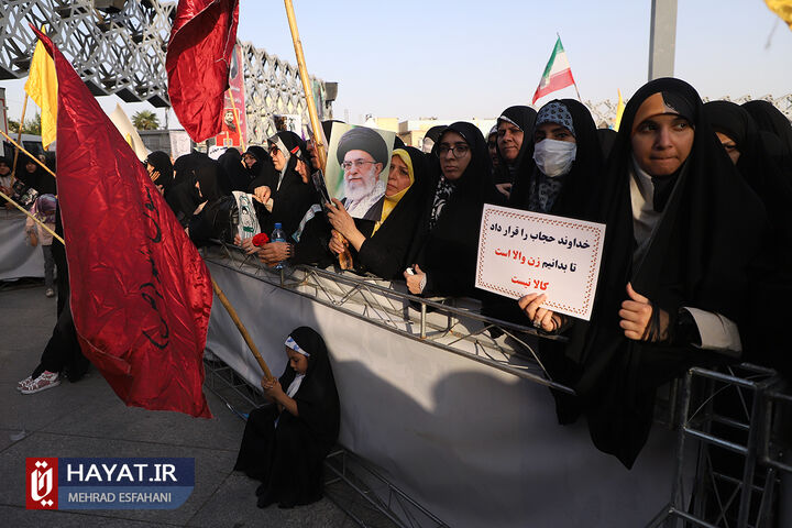 اجتماع بزرگ عفاف و حجاب در میدان امام حسین (ع)