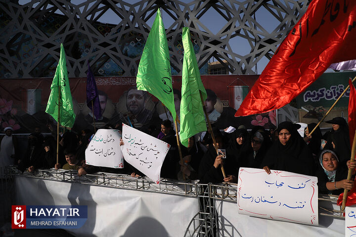 اجتماع بزرگ عفاف و حجاب در میدان امام حسین (ع)