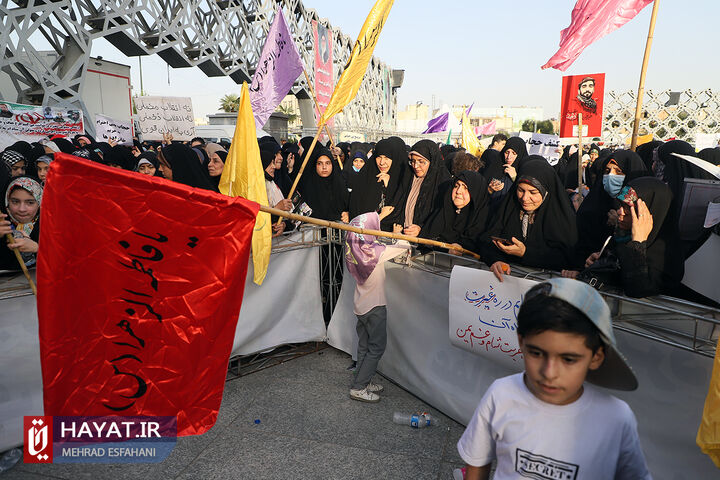 اجتماع بزرگ عفاف و حجاب در میدان امام حسین (ع)