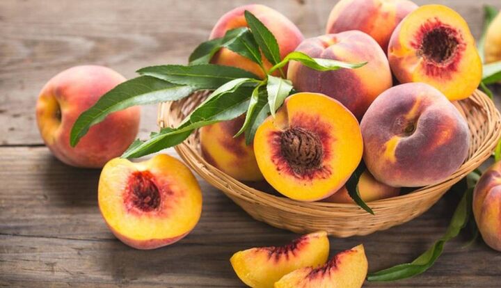 استفادههای هلو در طب سنتی ایران استفادههای هلو در طب سنتی ایران