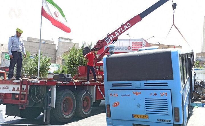 تصادف اتوبوس در تبریز؛ حال 5 نفر وخیم است تصادف اتوبوس در تبریز؛ حال 5 نفر وخیم است