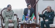 سرلشکر سلامی در دیدار با فرمانده ارتش پاکستان: با گسترش همکاری‌ها به حیات تروریست‌ها پایان می‌دهیم