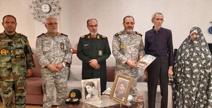 دیدار جانشین رئیس ستاد کل نیروهای مسلح با خانواده شهید فخیمی دیدار جانشین رئیس ستاد کل نیروهای مسلح با خانواده شهید فخیمی