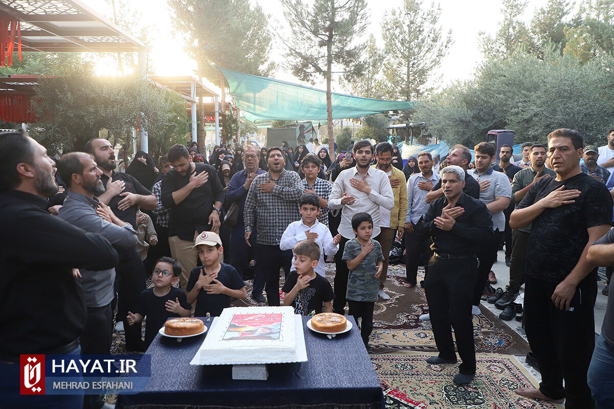 تولدی با حال و هوای محرم در گلزارشهدای بهشت زهرا