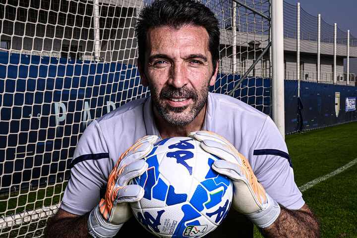 بوفون با رد پیشنهاد عربستانیها آماده بازنشستگی شد بوفون با رد پیشنهاد عربستانیها آماده بازنشستگی شد