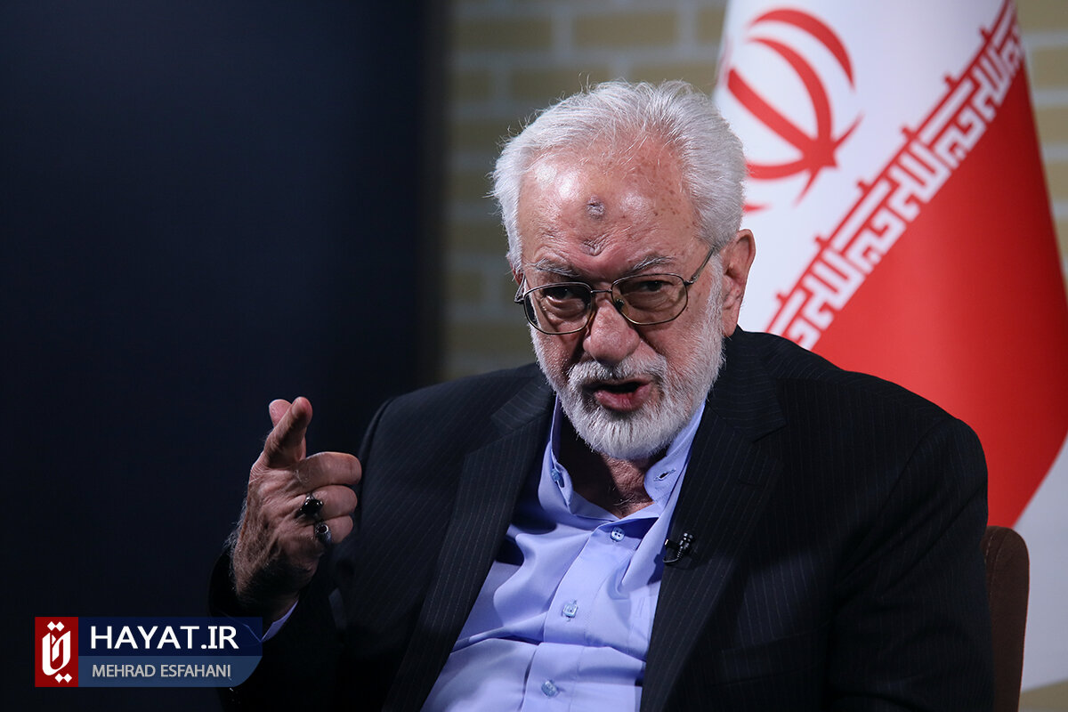 ضربه های زیادی از صلیب سرخ دیدیم/ ما برای اسرا دریچه نور خدا را باز می کردیم