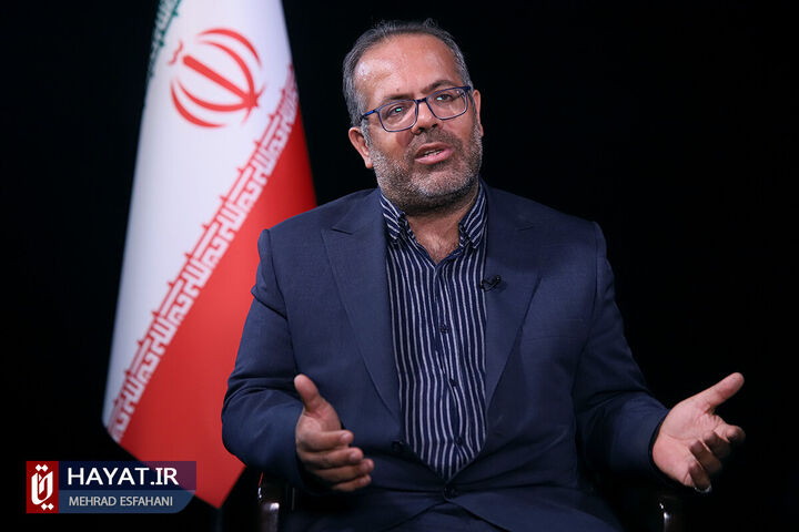 نهضت ترجمه فاقد قوانین مشخص و نگاه همگرایانه است/یارانه کتاب باید به سمت مخاطبان کتاب حرکت کند نهضت ترجمه فاقد قوانین مشخص و نگاه همگرایانه است/یارانه کتاب باید به سمت مخاطبان کتاب حرکت کند