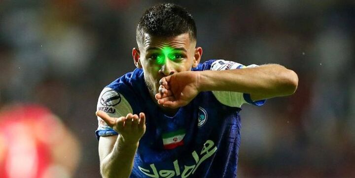 خداحافظی احساسی قائدی با هواداران استقلال خداحافظی احساسی قائدی با هواداران استقلال