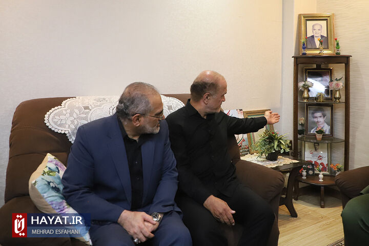 دیدار معاون امور مجلس با دو مادر شهید