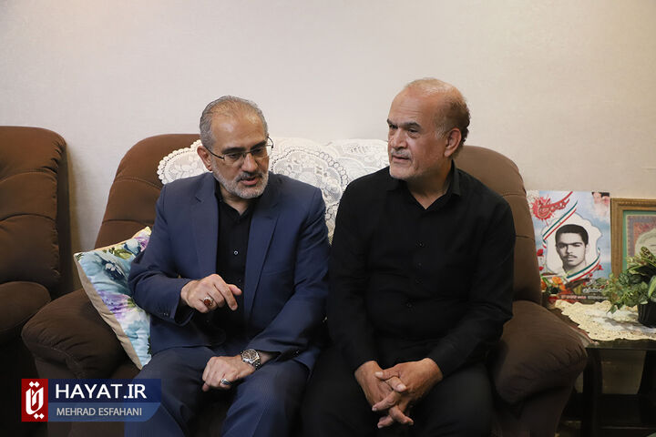 دیدار معاون امور مجلس با دو مادر شهید