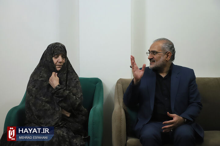 دیدار معاون امور مجلس با دو مادر شهید